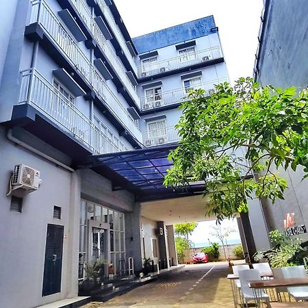 Votel Hotel Charis Tuban Tuban  ภายนอก รูปภาพ
