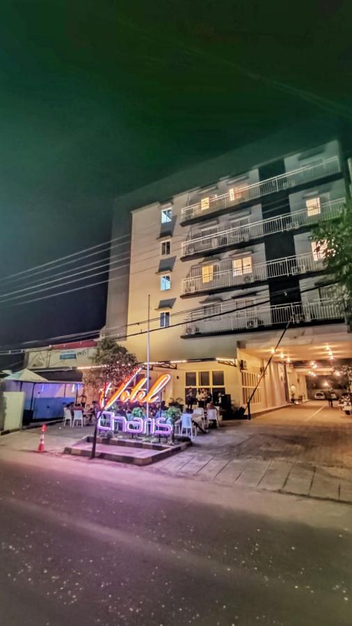 Votel Hotel Charis Tuban Tuban  ภายนอก รูปภาพ
