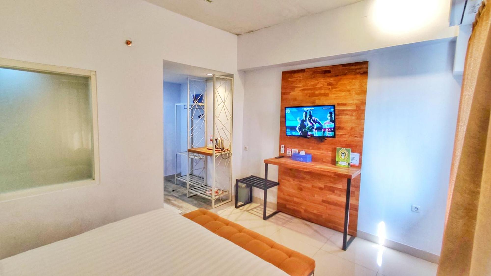 Votel Hotel Charis Tuban Tuban  ภายนอก รูปภาพ