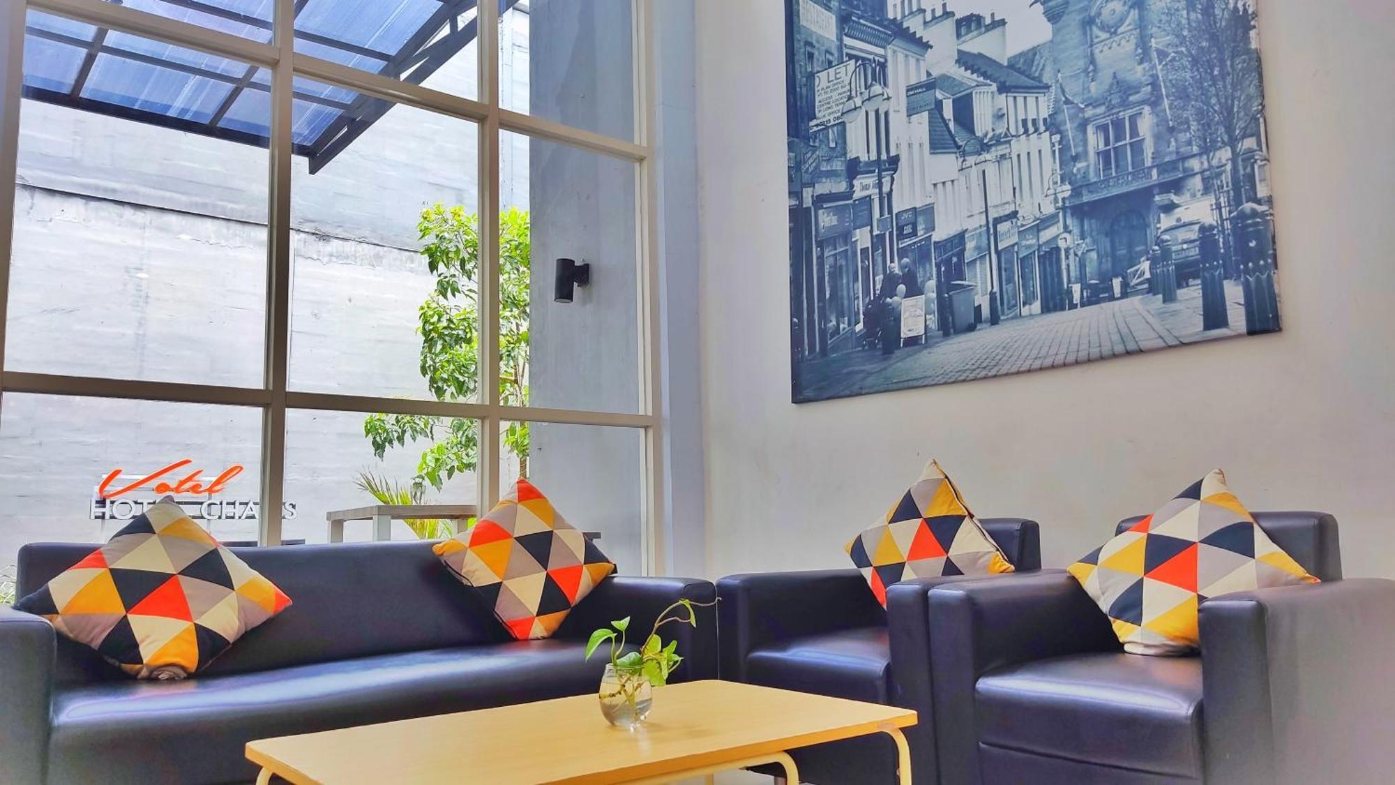 Votel Hotel Charis Tuban Tuban  ภายนอก รูปภาพ