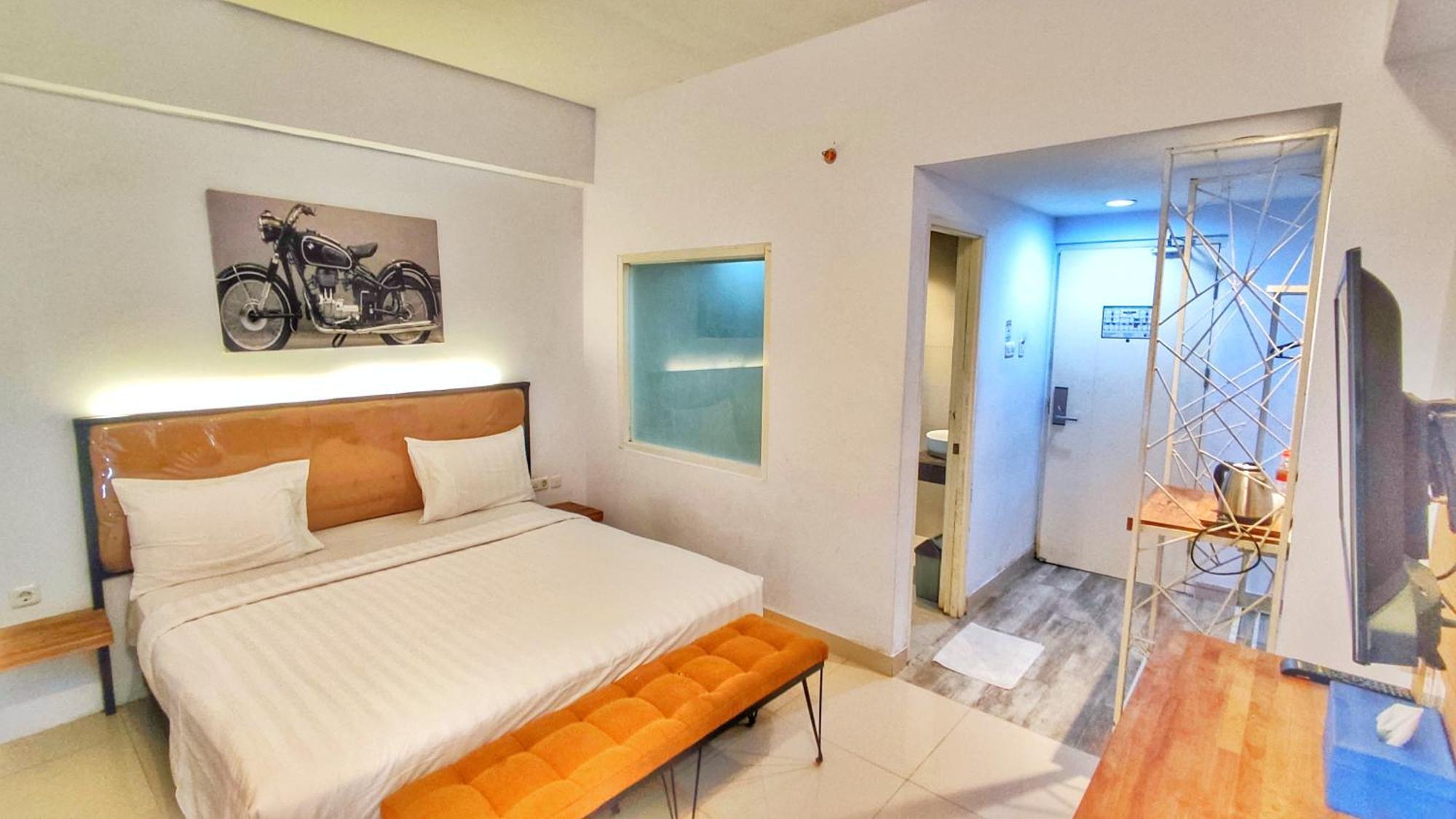 Votel Hotel Charis Tuban Tuban  ภายนอก รูปภาพ
