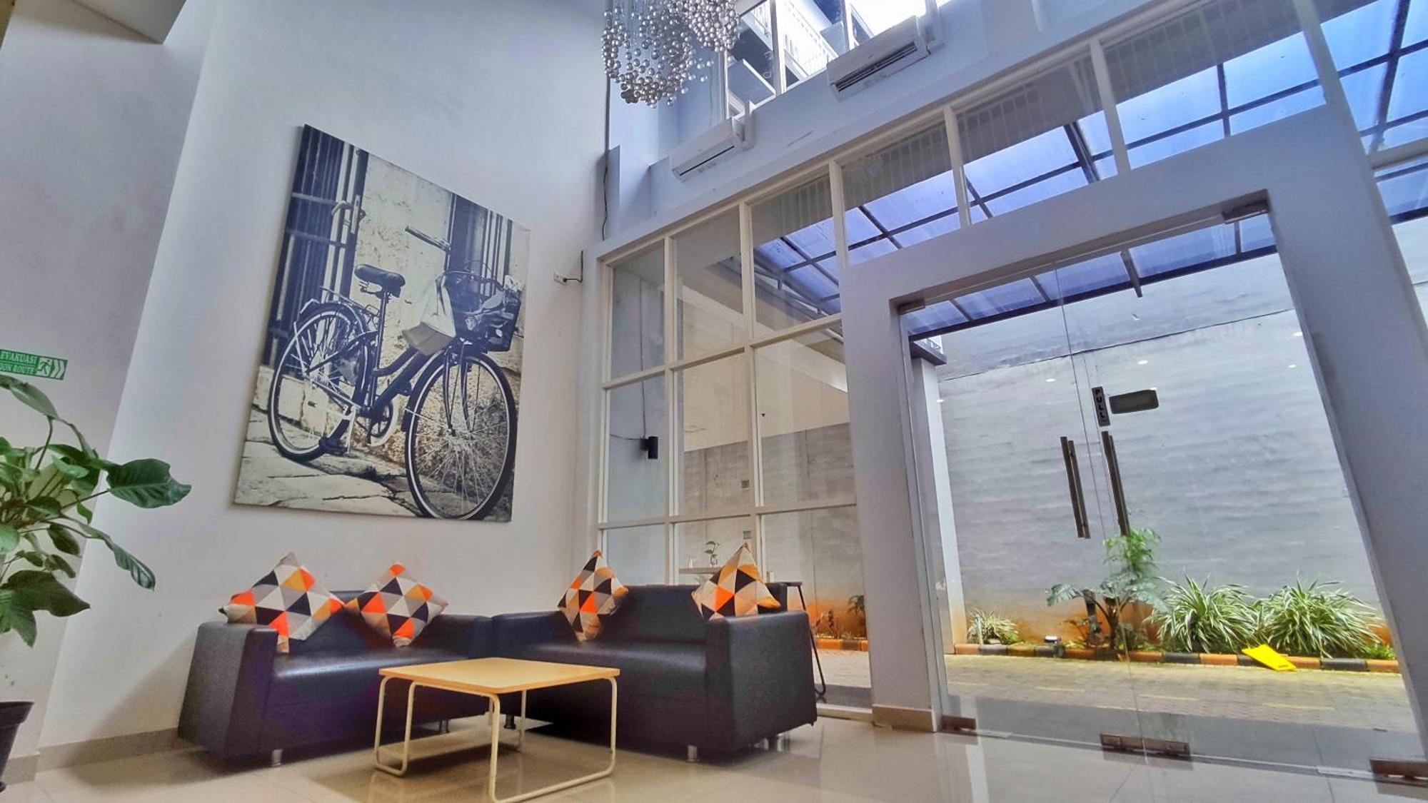 Votel Hotel Charis Tuban Tuban  ภายนอก รูปภาพ