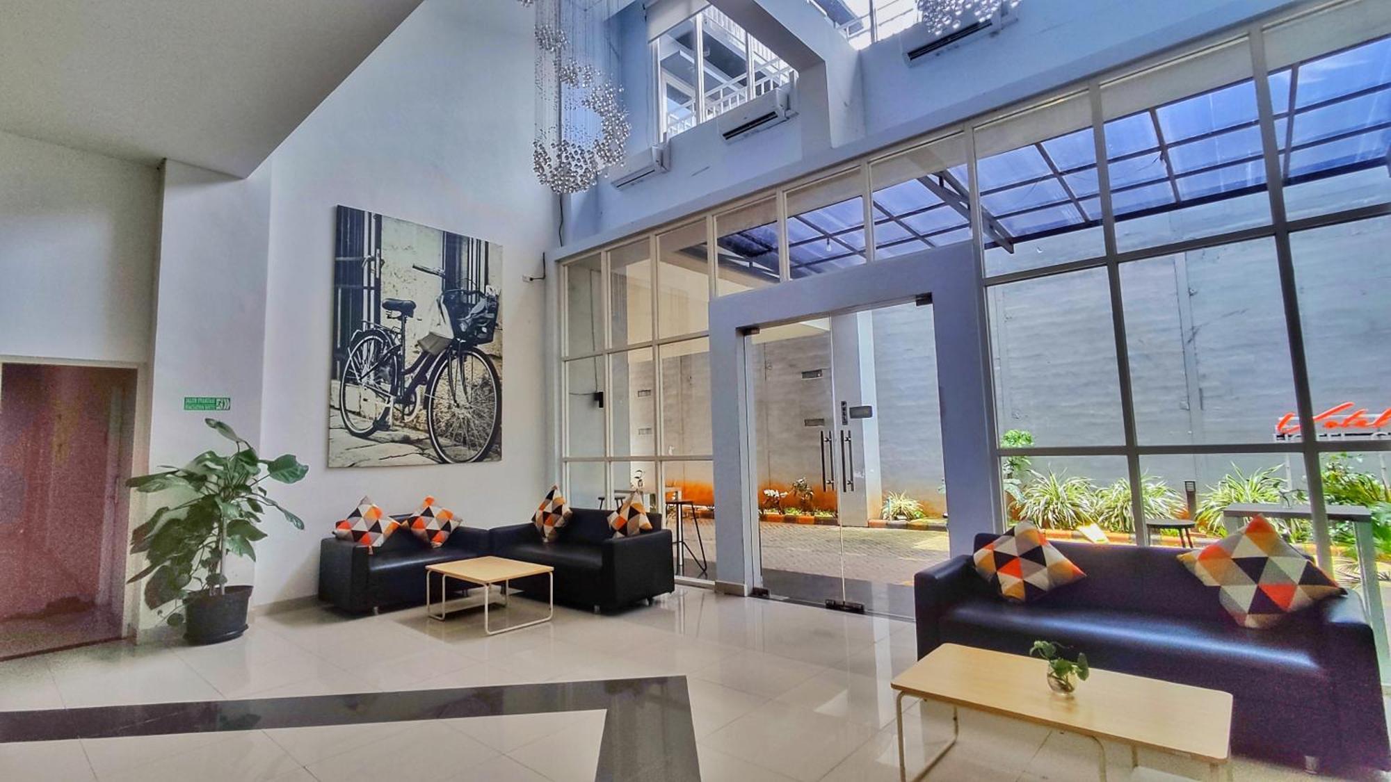 Votel Hotel Charis Tuban Tuban  ภายนอก รูปภาพ