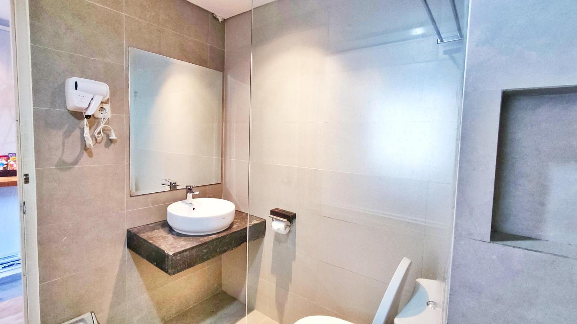 Votel Hotel Charis Tuban Tuban  ภายนอก รูปภาพ