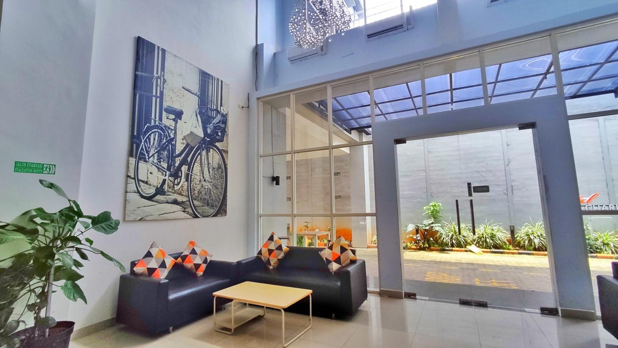 Votel Hotel Charis Tuban Tuban  ภายนอก รูปภาพ