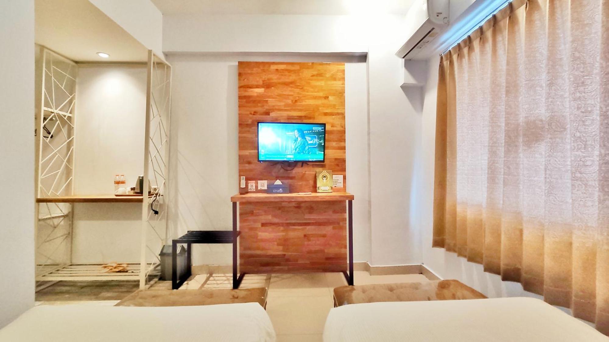 Votel Hotel Charis Tuban Tuban  ภายนอก รูปภาพ