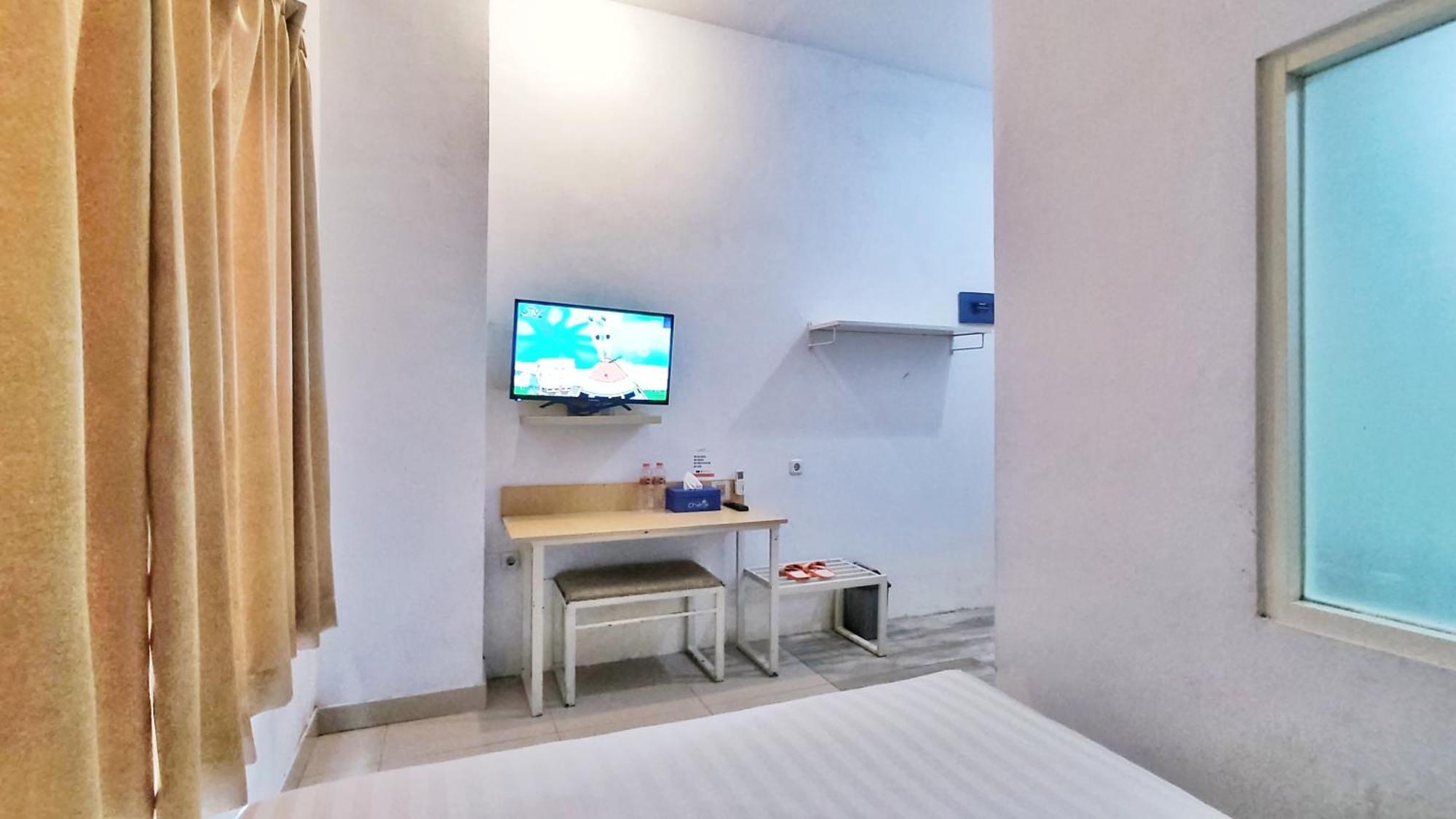 Votel Hotel Charis Tuban Tuban  ภายนอก รูปภาพ