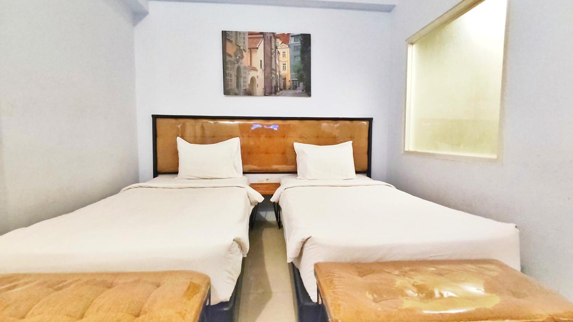 Votel Hotel Charis Tuban Tuban  ภายนอก รูปภาพ